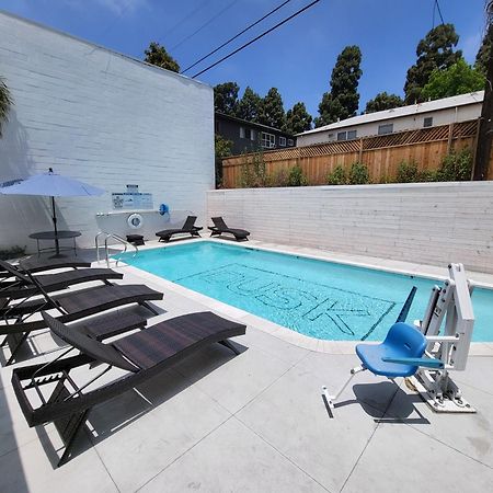 Dusk Hotel Hollywood Los Angeles Exterior photo